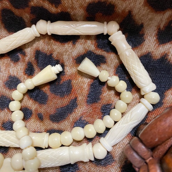 NWOT Ivory Japanese necklace and elastic bracelet - Picture 8 of 11